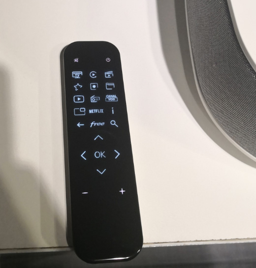 Réparer la télécommande tactile de la Freebox Delta - Plessy