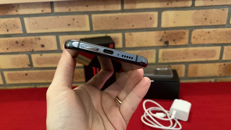 Xiaomi Mi 10 : il serait finalement équipé d'un écran avec un trou pour le  capteur selfie
