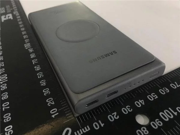Samsung Aurait Dans Ses Cartons Une Batterie Externe Dotee D Une