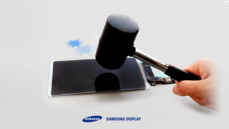 L’écran flexible OLED incassable de Samsung passe le test du marteau