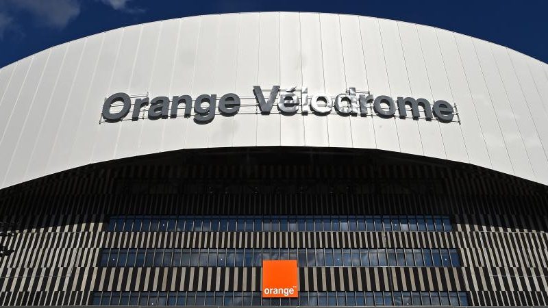 Orange prend part au nom du stade de Marseille, qui devient l’Orange Vélodrome