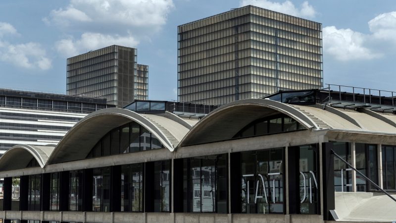 Xavier Niel reçoit le Premier ministre à STATION F