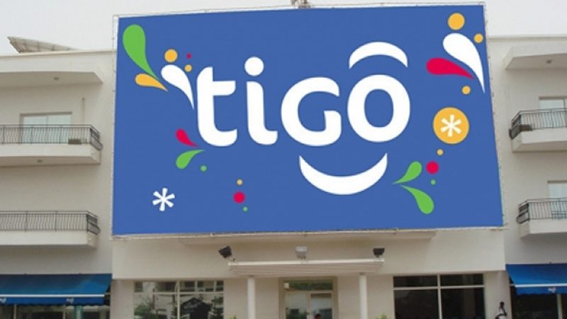 Xavier Niel se lance dans les télécoms au Sénégal en investissant dans l’opérateur Tigo