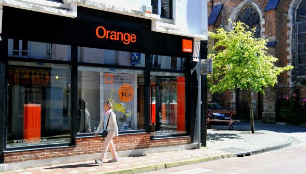 Orange ferme six boutiques franchisées dans le Nord, mais en reprend deux