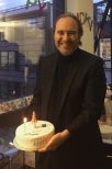 Clin d’œil : Xavier Niel reçoit un gâteau spécial pour les 5 ans de Free Mobile
