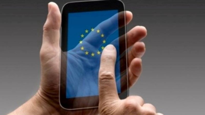 Fin des frais de roaming : une économie de 99 euros en moyenne par an pour les Français