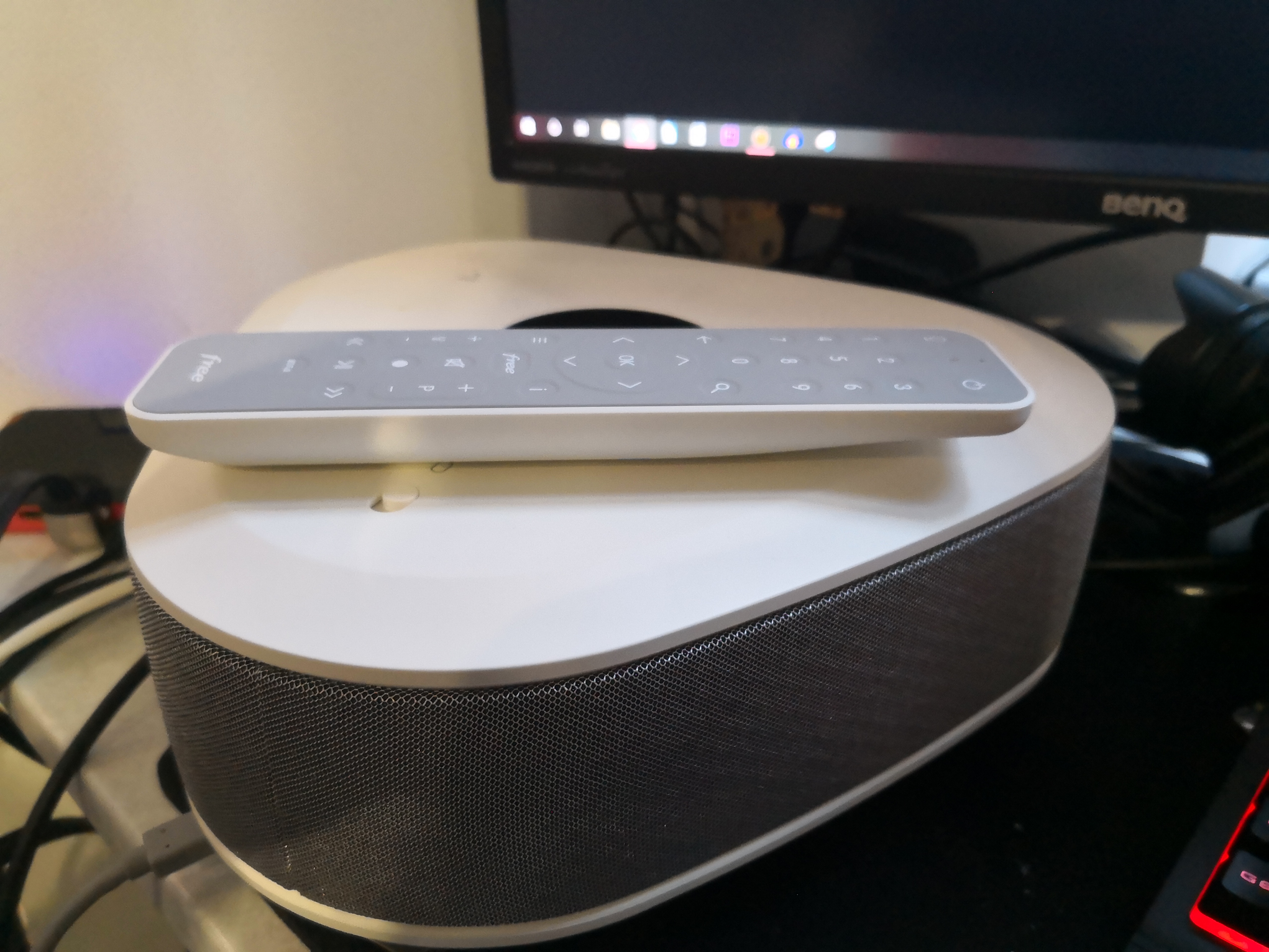 Tuto Freebox Delta La Telecommande Soft Touch A Aussi Ses Atouts Voici Comment L Installer