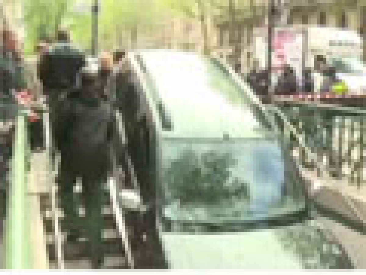 Zapping : Un automobiliste confond l’entrée du metro avec celle d’un parking…