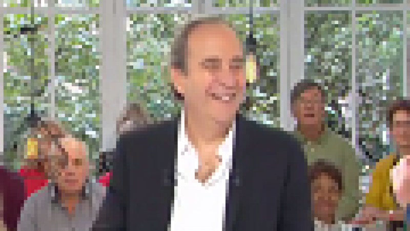 Découvrez l’interview vidéo intégrale de Xavier Niel dans  Clique, où il parle de Mediawan, Free, Le Monde, Station F, etc.