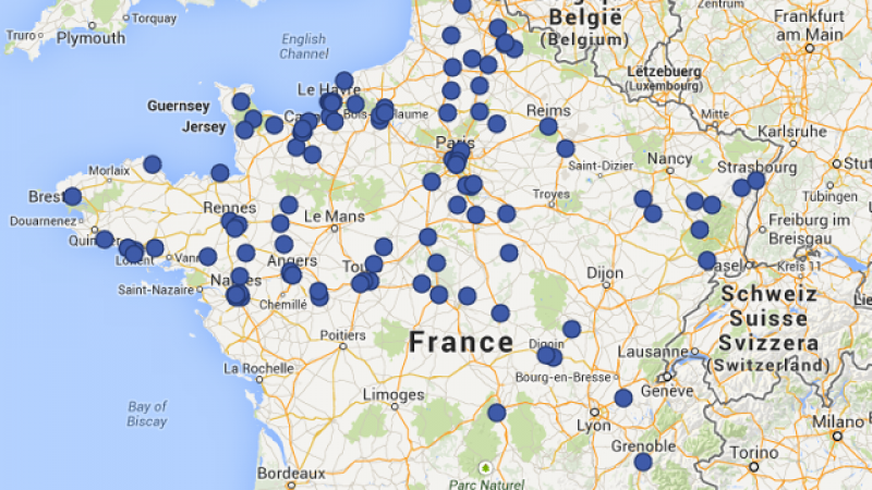 122 bornes interactives Free Mobile installées dans les Maisons de la Presse et les Mag Press