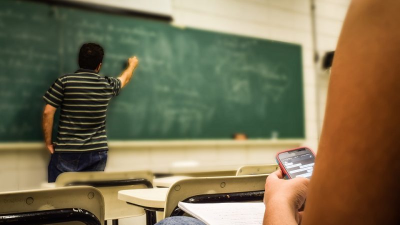 Interdiction des téléphones portables à l’école : une proposition de loi a été déposée