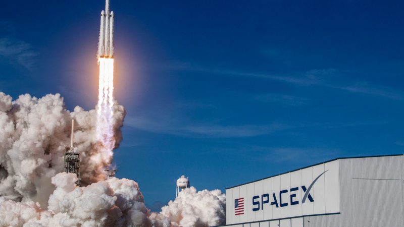 SpaceX autorisée à déployer plus de 7500 satellites supplémentaires pour son projet Très Haut Débit