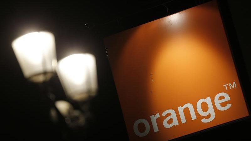 Un client Orange refuse de payer une facture mobile astronomique après un vol de smartphone et se voit couper son abonnement fixe