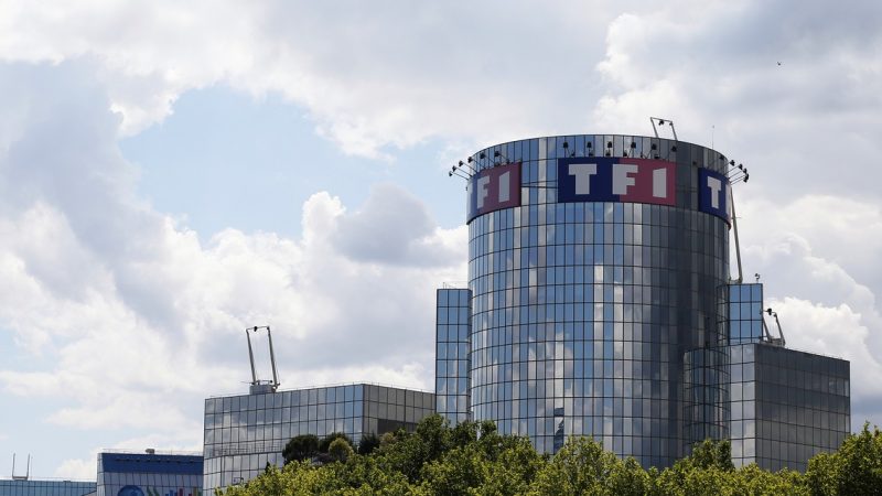 En réalité, TF1 ne peut pas couper son flux sur les box de Free, SFR ou Orange