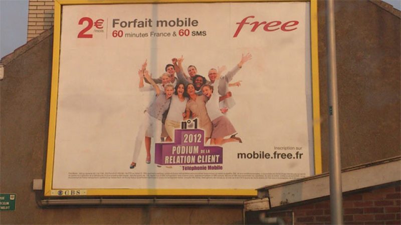 Free Mobile lance une nouvelle campagne d’affichage mettant en avant son titre de N°1 de la relation client