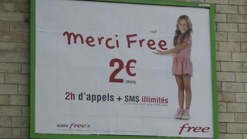 Free Mobile stoppe la diffusion d’une publicité qui ne respecte pas la loi Grenelle 2