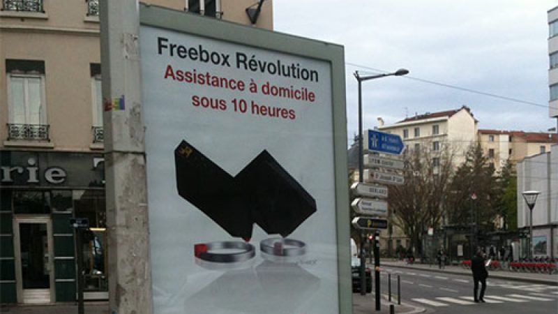 Free lance une nouvelle campagne d’affichage pour la Freebox Révolution