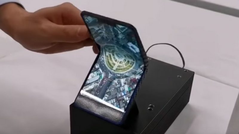 Smartphones pliables : voici le design étudié par Sharp