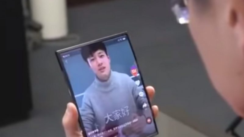 Smartphones pliables : le président de Xiaomi fait une démo en vidéo