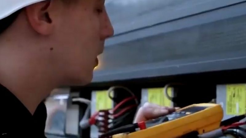 Vidéo : les techniciens télécoms de la SNCF sortent de l’ombre