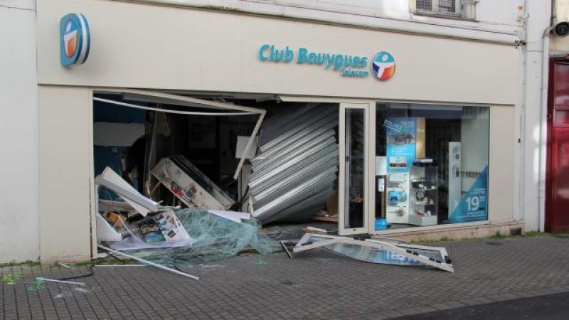 Une voiture-bélier fracasse une boutique Bouygues Télécom