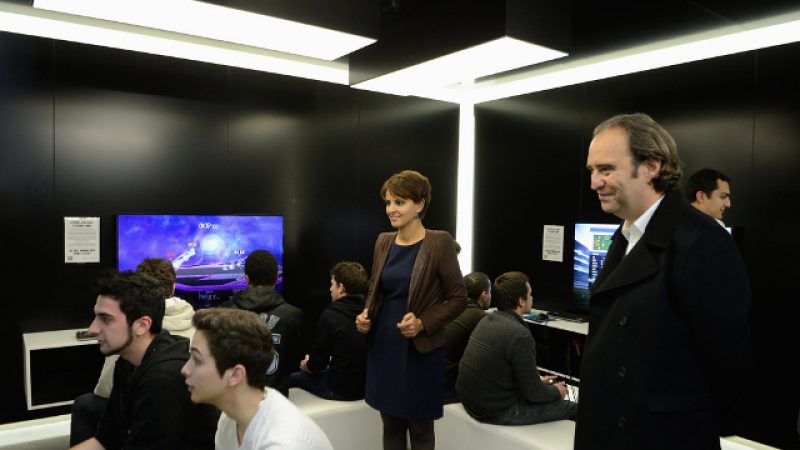 Najet Vallaud-Belkacem visite l’école 42 avec Xavier Niel