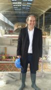 Visite de la halle Freyssinet avec Xavier Niel et le maire du 13e : “un chantier pharaonique”