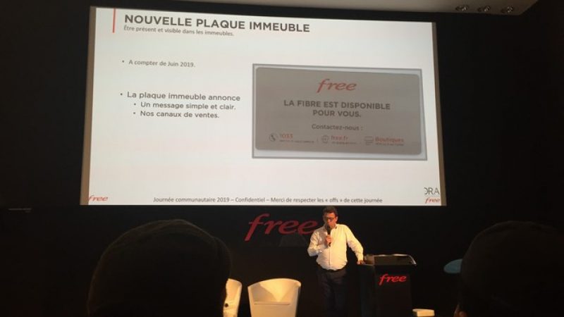 Fibre optique : voici la nouvelle plaque de Free pour indiquer le fibrage de l’immeuble par l’opérateur