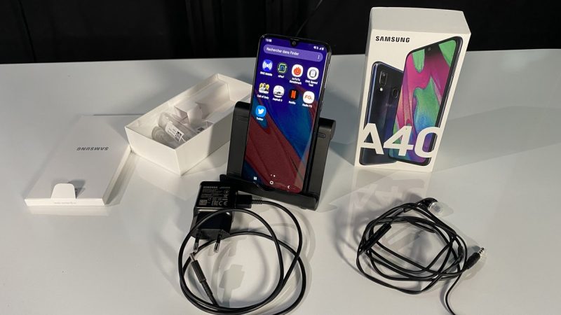 Univers Freebox a testé le Samsung Galaxy A40, un smartphone qui plaira essentiellement pour son format compact