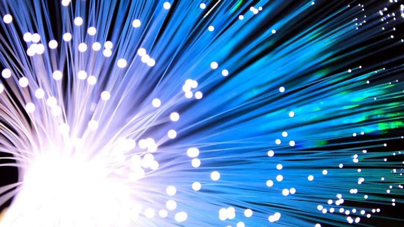 Fibre optique : une vidéo explique sa fabrication, son fonctionnement et ses capacités