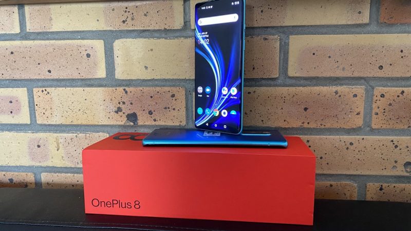 OnePlus 8  : le smartphone haut de gamme testé par Univers Freebox, la même expérience premium, mais avec quelques concessions