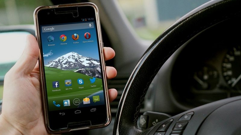 L’incompatibilité entre l’usage du mobile et la conduite expliquée