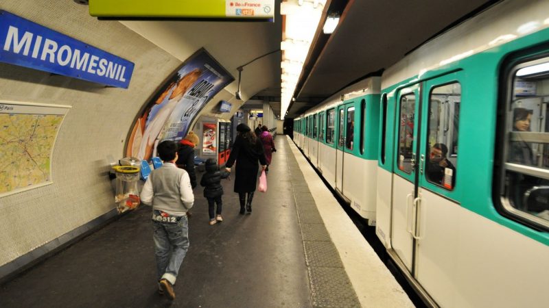 La validation de son ticket de transport avec son smartphone sera bientôt une réalité en Île-de-France pour tout le monde