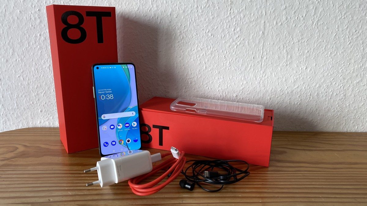 Test du OnePlus 8T par Univers Freebox : un smartphone provoquant l’effet waouh à plusieurs niveaux