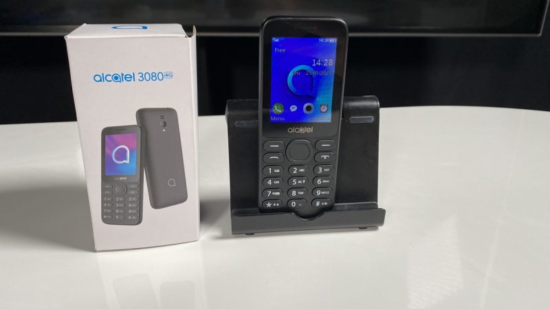 Alcatel 3080 : Univers Freebox a testé le mobile le moins cher de la boutique Free Mobile