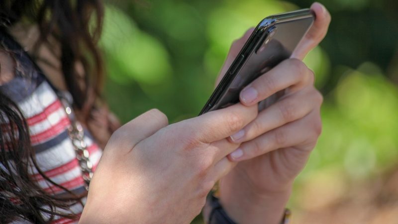 Smartphone : une valeur sûre pour Noël, selon plus d’un tiers des Français