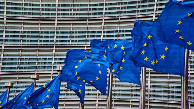 Télécoms : Bruxelles donne deux mois à la France pour adopter les nouvelles règles de l’UE