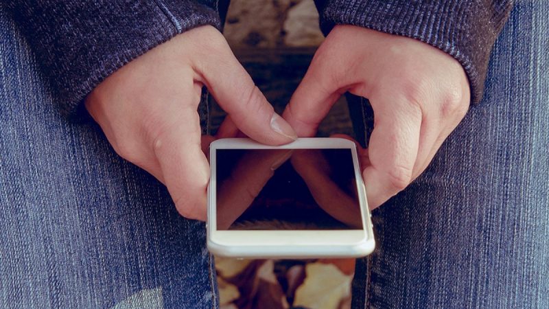 Smartphones : une étude révèle une addiction jusque sous la couette