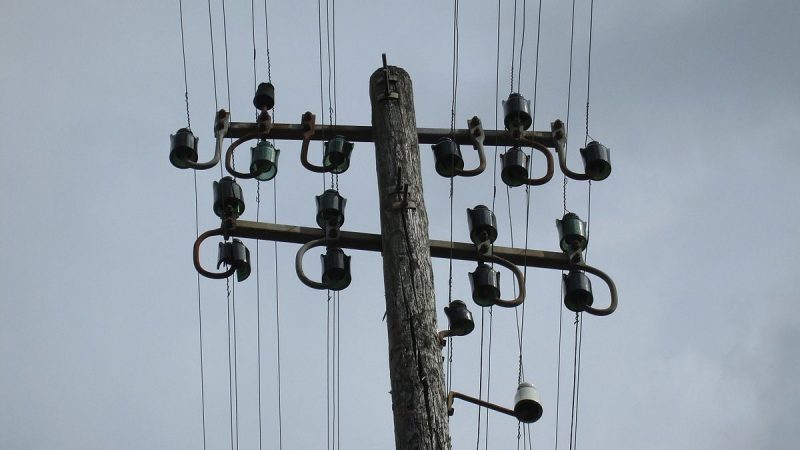 Clin d’œil : les techniciens d’Orange pas assez rapides, un élu débrouillard effectue la réparation en une heure chrono