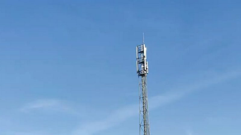 Free Mobile : face à la mobilisation contre un pylône, l’opérateur jette l’éponge