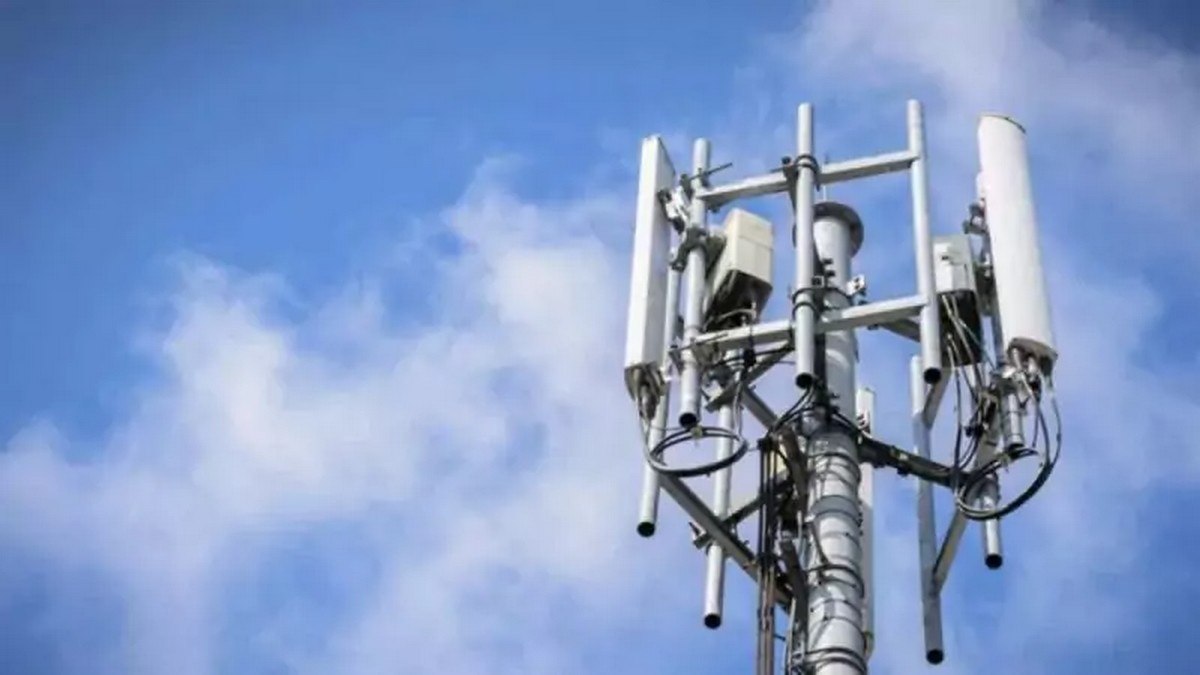Antenne : un maire ne laissera pas Free Mobile "mettre une verrue sur le nez du visage" - Vimarsana News