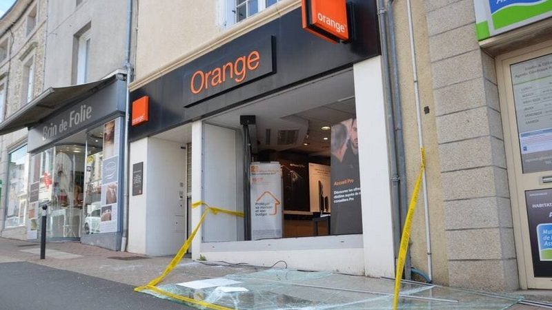 Une boutique Orange braquée juste avant l’ouverture