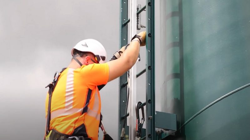 Découvrez le quotidien des techniciens télécoms grâce aux tutos sécurité d’Axione