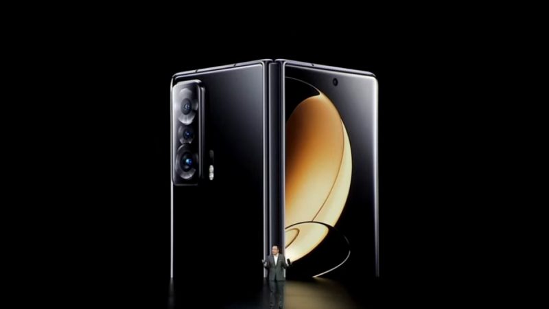 Smartphones : Honor dévoile son pliable, OnePlus son nouveau haut de gamme