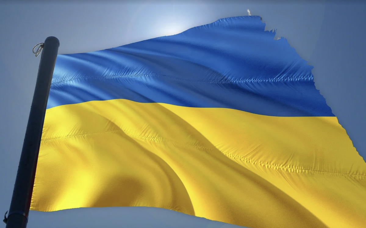 Orange et SFR offrent les appels et SMS vers l’Ukraine à leurs abonnés, Bouygues Telecom baisse ses prix comme Free
