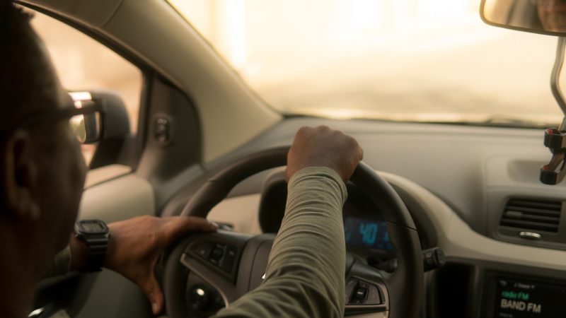 Clin d’oeil : quand les chauffeurs Uber s’occupent aussi des armoires fibre