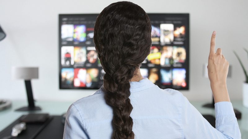 TF1, Netflix, Mediawan (Xavier Niel)… le secteur de l’audiovisuel s’engage pour la parité