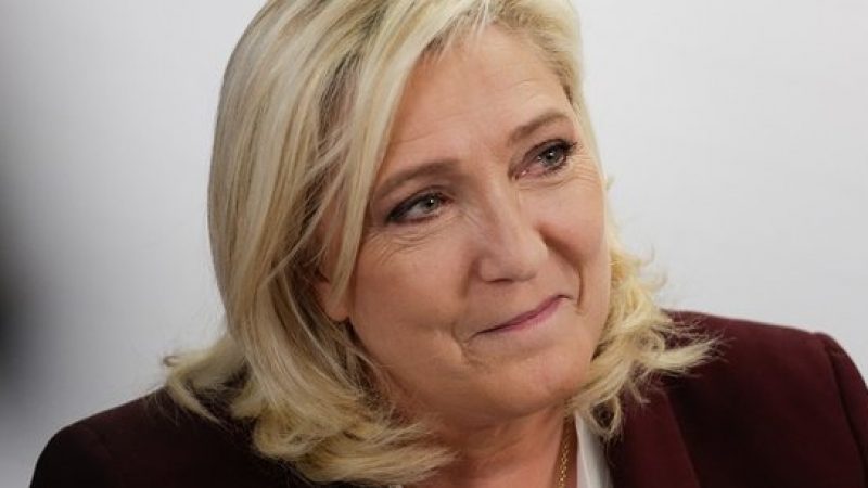 Marine Le Pen ne veut pas voir Anne-Sophie Lapix lors du débat d’entre-deux-tours