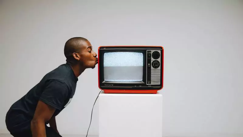 Taxe sur YouTube, Franceinfo remaniée… le Sénat prépare une vaste réforme de l’audiovisuel public