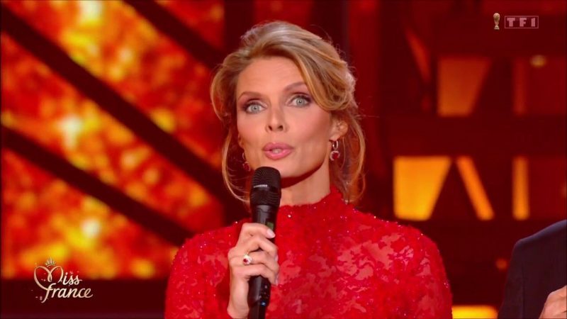 Sylvie Tellier émue en faisant ses adieux à Miss France